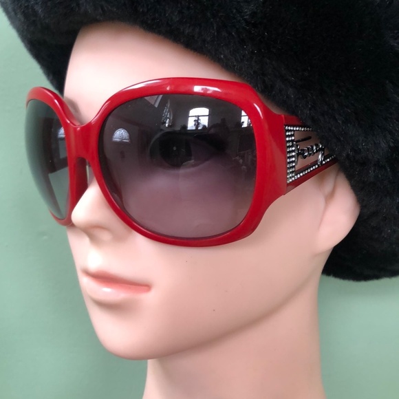 Salvatore Ferragamo red sunglasses with case main image 12